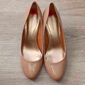 BCBG New nude heel, Gold detail in the back of shoe.